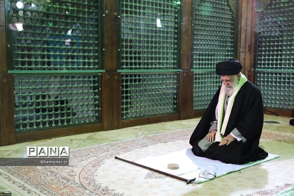 حضور رهبر انقلاب اسلامی در مرقد مطهر امام راحل و گلزار شهدای بهشت زهرا
