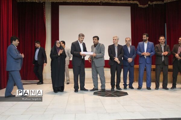 همایش تجلیل از طلایه‌داران فرهنگی در عرصه خیر و احسان در بوشهر-2