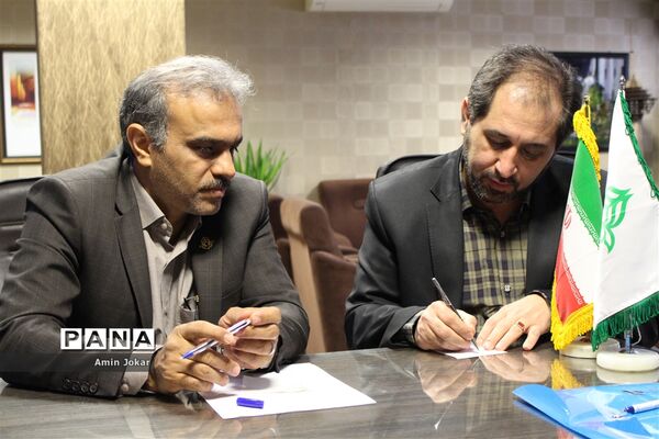 دیدار فصلی نمایندگان نهمین دوره مجلس دانش‌آموزی فارس با مدیرکل آموزش و پرورش