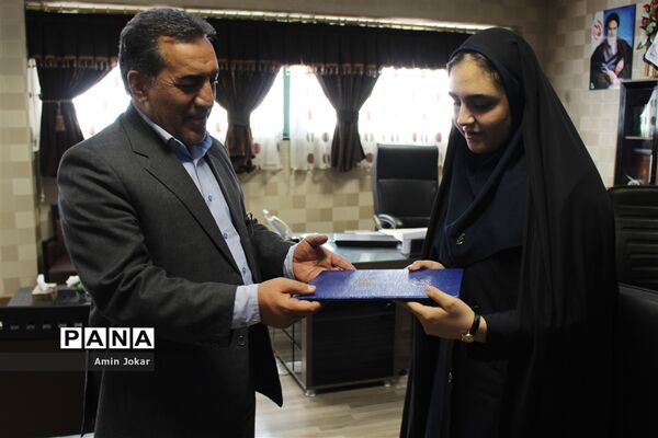 دیدار فصلی نمایندگان نهمین دوره مجلس دانش‌آموزی فارس با مدیرکل آموزش و پرورش