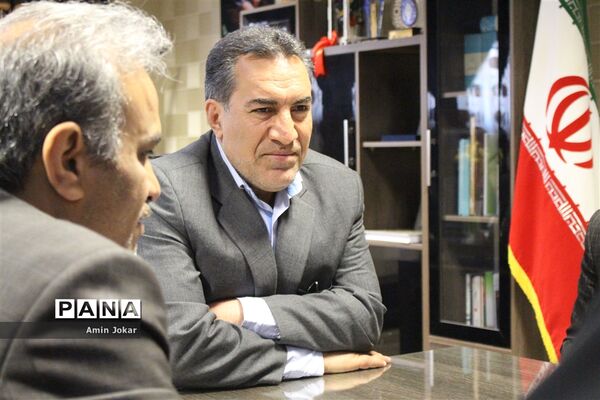 دیدار فصلی نمایندگان نهمین دوره مجلس دانش‌آموزی فارس با مدیرکل آموزش و پرورش