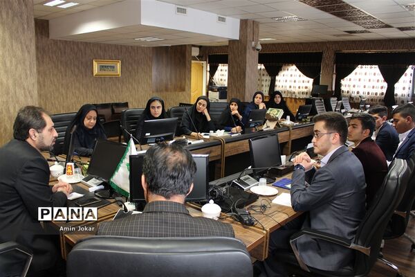 دیدار نمایندگان نهمین دوره مجلس دانش‌آموزی فارس با معاون آموزش متوسطه
