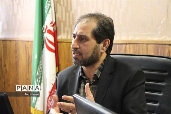 دیدار نمایندگان نهمین دوره مجلس دانش‌آموزی فارس با معاون آموزش متوسطه