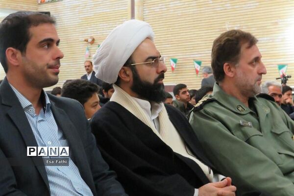 همایش تجلیل از نخبگان و برگزیدگان کنکور سراسری 97 در آذرشهر
