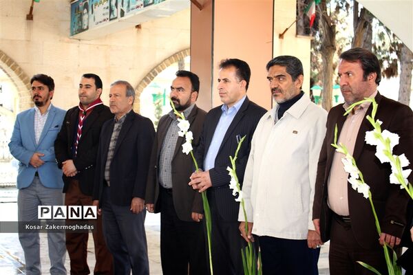 غبار روبی مزار شهدا شهرستان رباط کریم