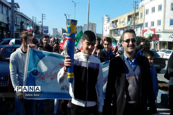 حمل مشعل چهل‌سالگی انقلاب در محمودآباد