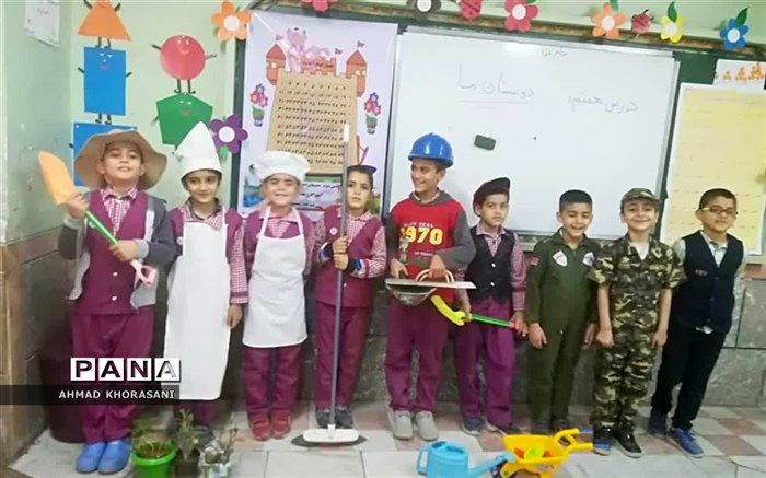 آموزش مشاغل مختلف در یک کلاس درس