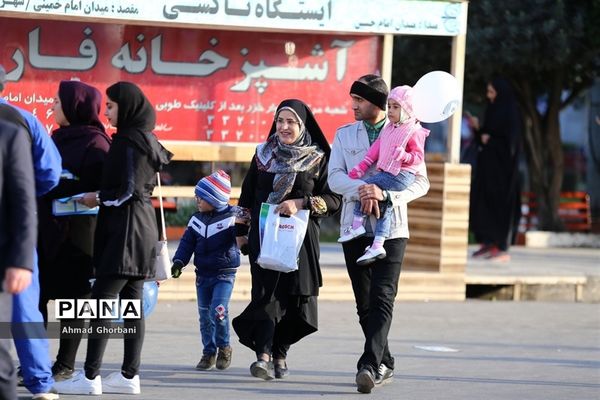 جشن انقلاب و همایش پیاده‌روی خانوادگی در ساری