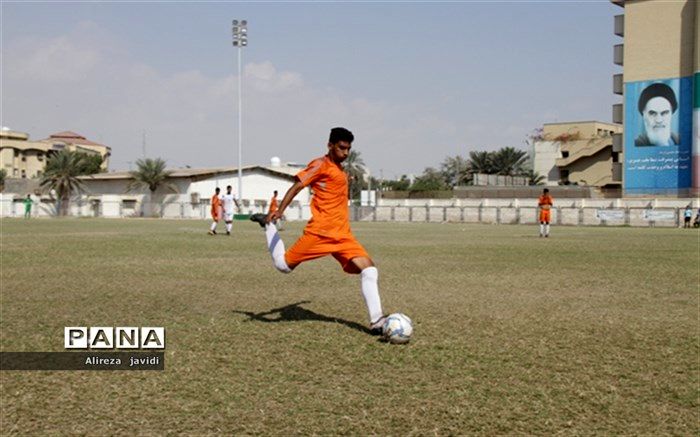 رقابتهای مرحله نیمه نهایی فوتبال قهرمانی مدارس کشور برگزار شد