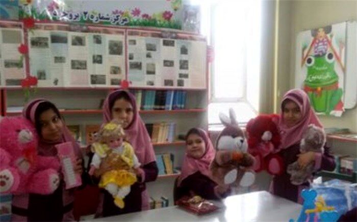 عروسک های قشنگ کودکان به مراکزکانون لرستان رفتند