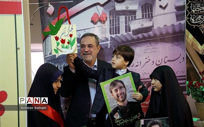 زنگ انقلاب در مدارس نواخته شد