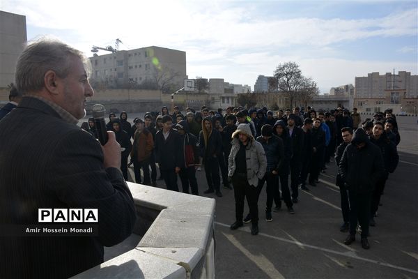 مراسم زنگ انقلاب در مدرسه شهید رضایی ناحیه یک تبریز