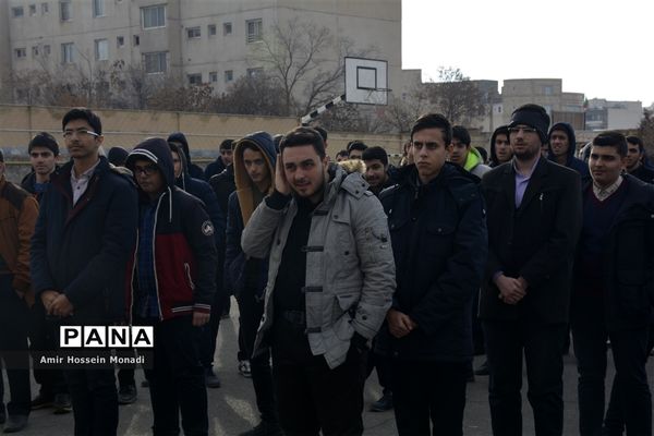 مراسم زنگ انقلاب در مدرسه شهید رضایی ناحیه یک تبریز