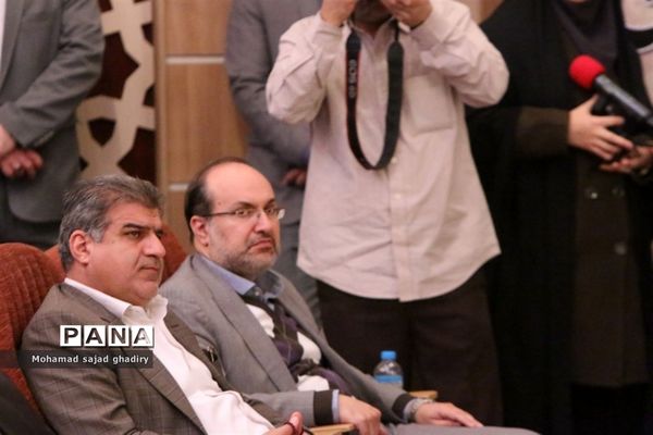 نواختن چهلمین زنگ انقلاب در مدارس شهر تهران با حضور سید محمد بطحایی