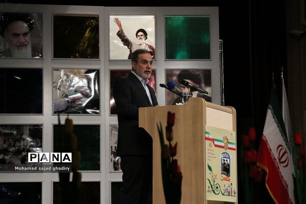 نواختن چهلمین زنگ انقلاب در مدارس شهر تهران با حضور سید محمد بطحایی