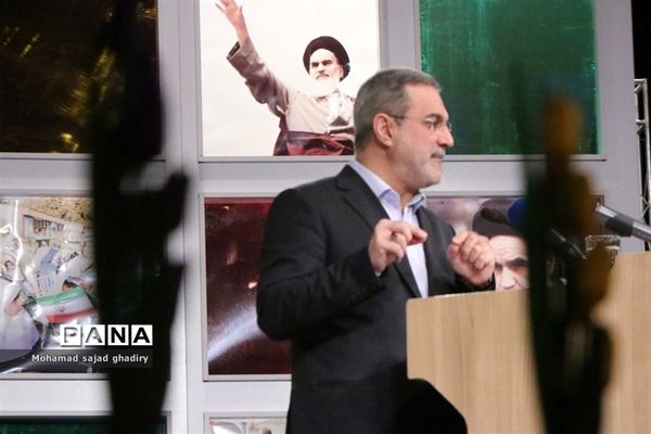 نواختن چهلمین زنگ انقلاب در مدارس شهر تهران با حضور سید محمد بطحایی