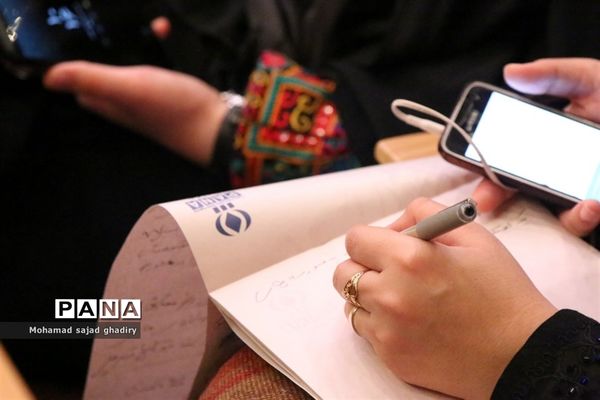 نواختن چهلمین زنگ انقلاب در مدارس شهر تهران با حضور سید محمد بطحایی