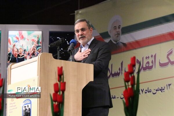 نواختن چهلمین زنگ انقلاب در مدارس شهر تهران با حضور سید محمد بطحایی