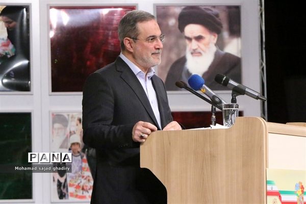 نواختن چهلمین زنگ انقلاب در مدارس شهر تهران با حضور سید محمد بطحایی