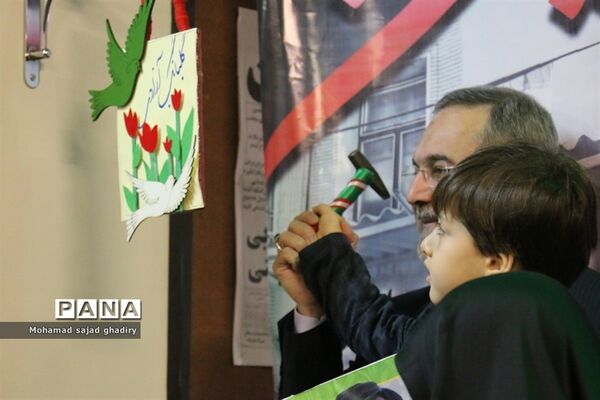 نواختن چهلمین زنگ انقلاب در مدارس شهر تهران با حضور سید محمد بطحایی