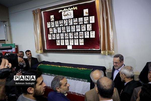 آیین نواختن زنگ انقلاب در مدرسه رفاه