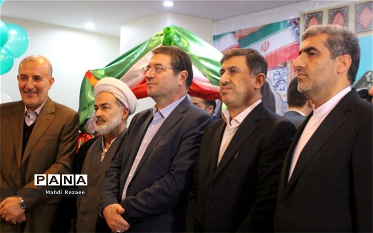 وزیر صنعت ،معدن و تجارت زنگ انقلاب را در مدرسه فاطمه الزهرا (س) کرج نواخت