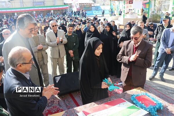 آیین استانی نواختن زنگ گلبانگ انقلاب اسلامی