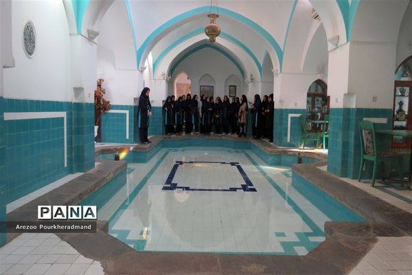 بازدید دانش‌آموزان دبیرستان فرزانگان دوره اول از مجموعه خان یزد