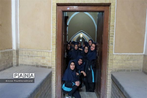 بازدید دانش‌آموزان دبیرستان فرزانگان دوره اول از مجموعه خان یزد