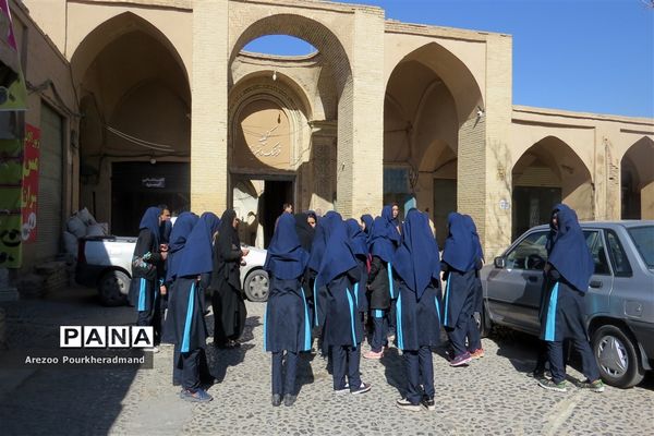 بازدید دانش‌آموزان دبیرستان فرزانگان دوره اول از مجموعه خان یزد
