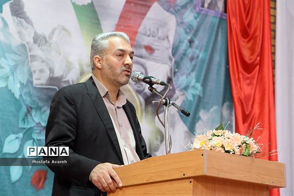 مراسم نمادین نواختن زنگ انقلاب در دبیرستان هفت‌تیر