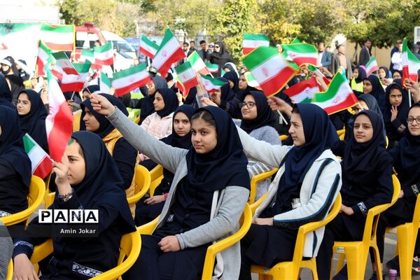 آیین نواختن زنگ انقلاب در مدارس استان فارس