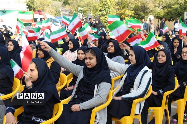 آیین نواختن زنگ انقلاب در مدارس استان فارس