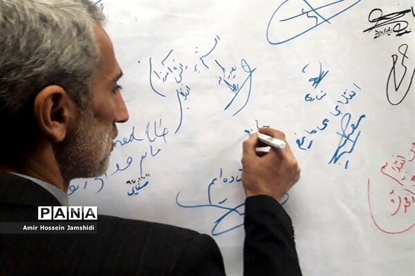 هفتمین نمایشگاه مدرسه انقلاب در تبریز