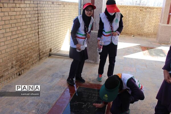 غبارروبی  گلزار شهدا بخش کبگیان شهرستان بویراحمد توسط دانش‌آموزان پیشتاز