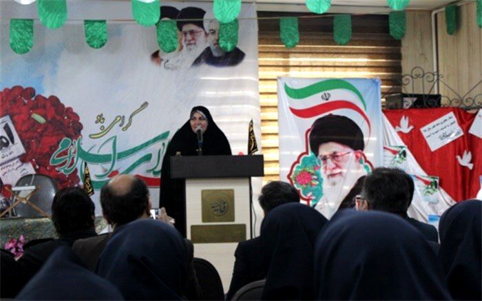 فاطمه سعیدی: با استقامت وانتقال پیام امید به خانواده ها می‌توان مشکلات کشور را حل کرد