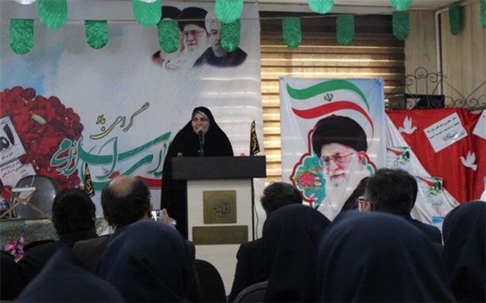 فاطمه سعیدی: با استقامت وانتقال پیام امید به خانواده ها می‌توان مشکلات کشور را حل کرد