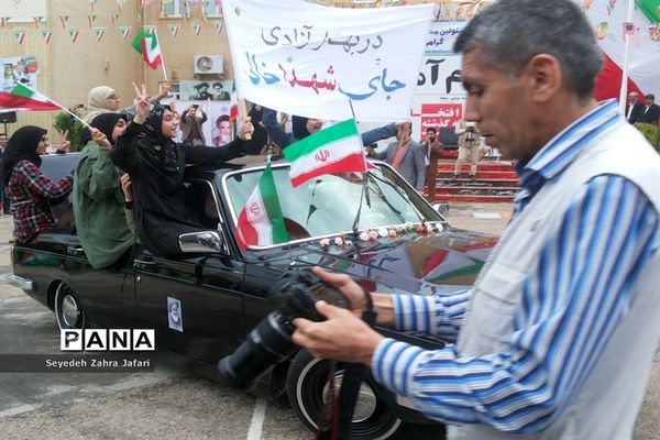 نواختن زنگ انقلاب در مدارس استان بوشهر-1