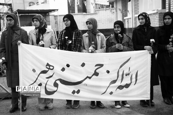 نواختن زنگ انقلاب در مدارس استان بوشهر-1