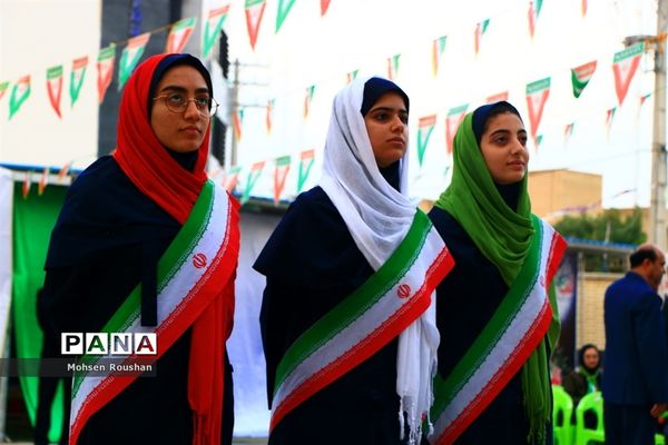 نواختن زنگ انقلاب در مدارس استان بوشهر- 2