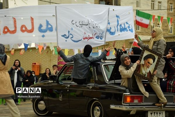 نواختن زنگ انقلاب در مدارس استان بوشهر- 2