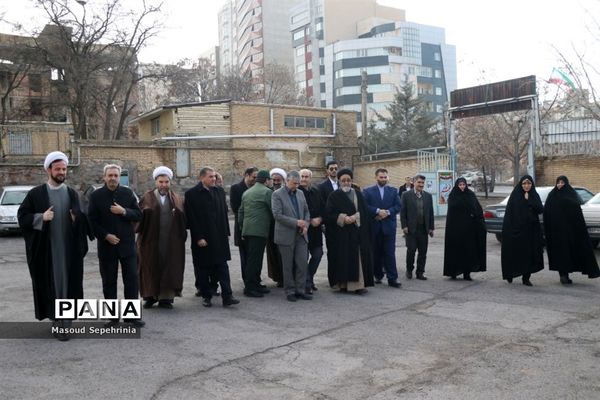 زنگ انقلاب در دبستان خدیجه کبری تبریز