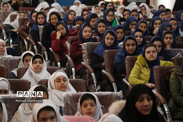 زنگ انقلاب در دبستان خدیجه کبری تبریز
