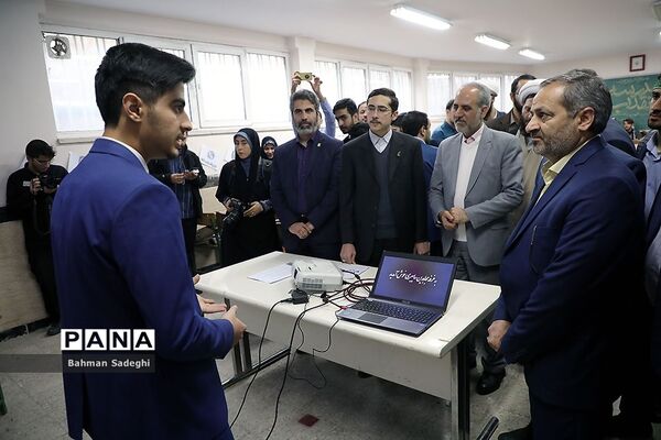 آیین گشایش نمایشگاه‌های دانش‌آموزی مدرسه انقلاب