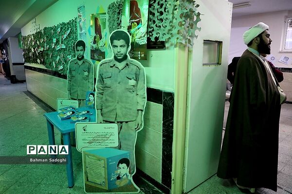 آیین گشایش نمایشگاه‌های دانش‌آموزی مدرسه انقلاب