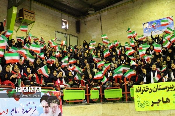 زنگ انقلاب در سالن انقلاب شهرستان سمنان