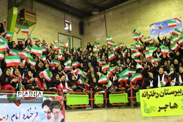 زنگ انقلاب در سالن انقلاب شهرستان سمنان