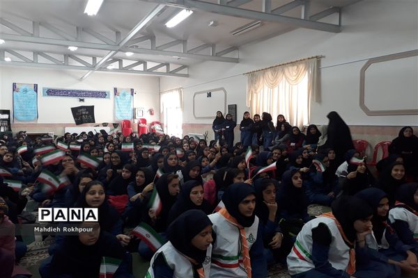 برگزاری مراسم چهلمین سالگرد انقلاب اسلامی دردبیرستان فخرالزمان قریب