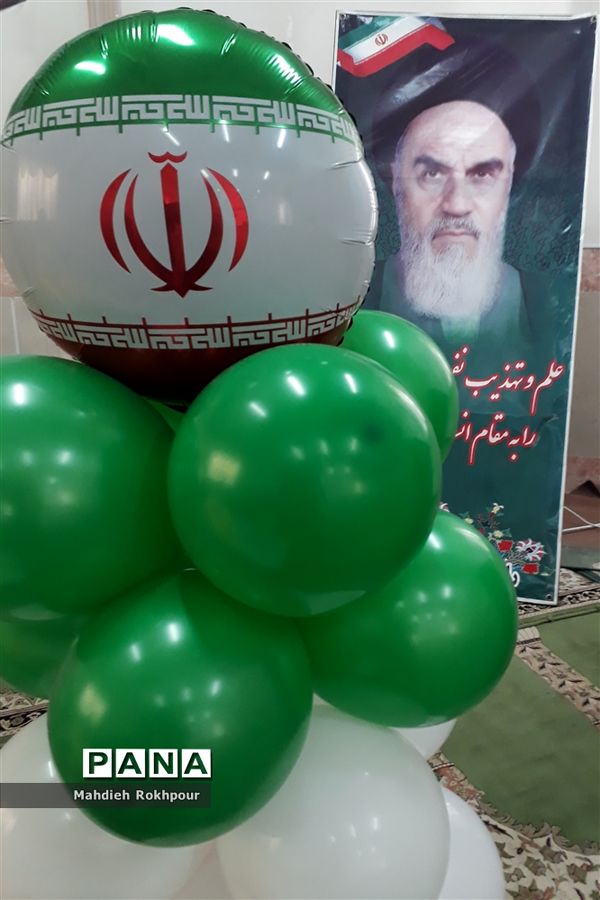 برگزاری مراسم چهلمین سالگرد انقلاب اسلامی دردبیرستان فخرالزمان قریب