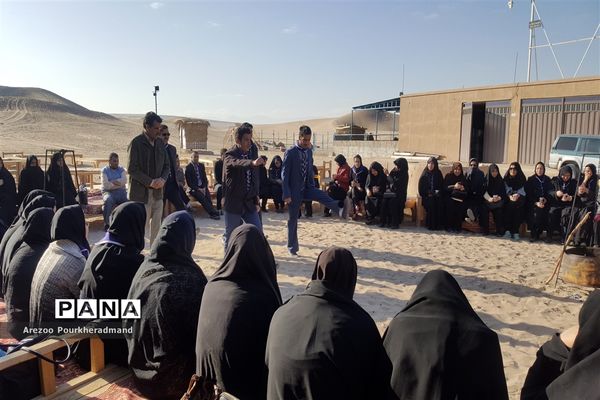کارگاه آموزشی مربیان پیشتاز ناحیه یک یزد در کمپ کویرنوردی